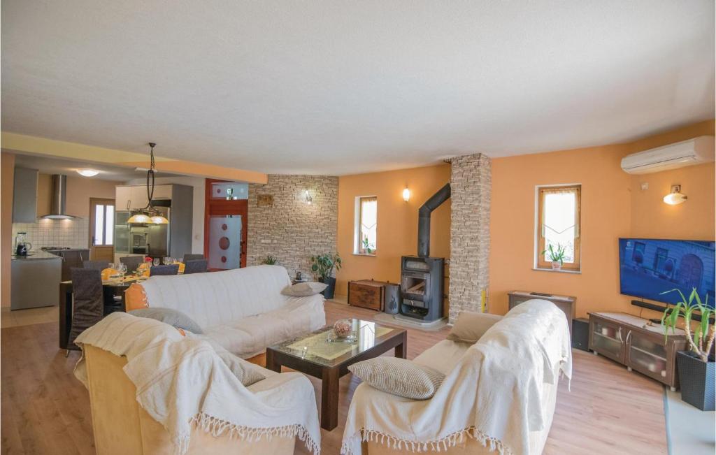 Five-Bedroom Holiday Home In Vinjani Donji photo 3