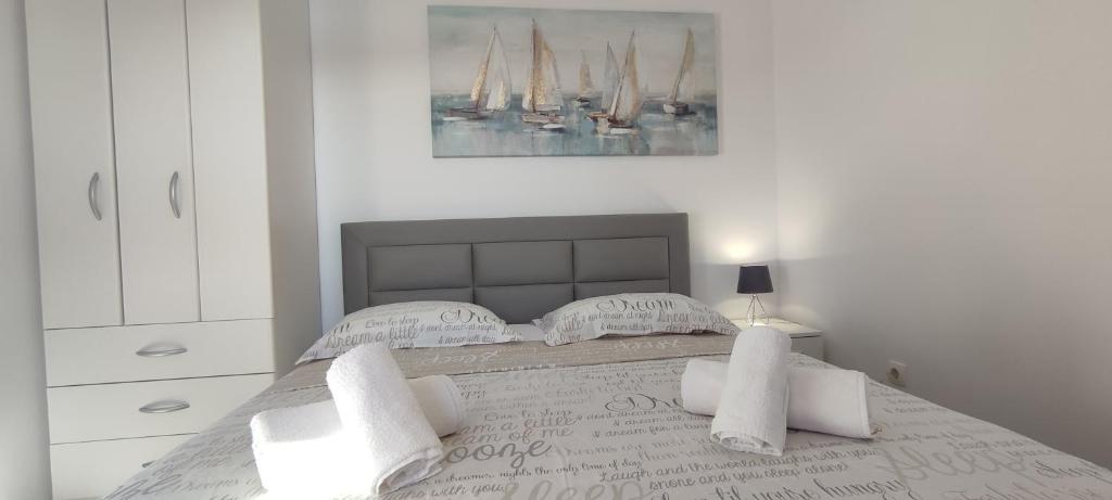 Sunset Apartments photo 2