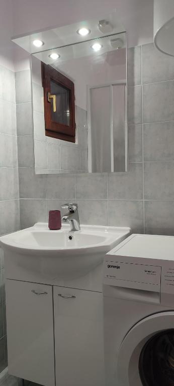 Sunset Apartments photo 3