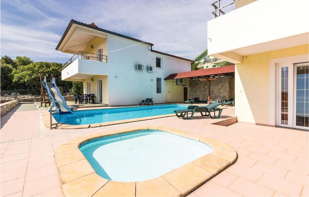 3 Bedroom Beautiful Apartment In Labin — photo 1