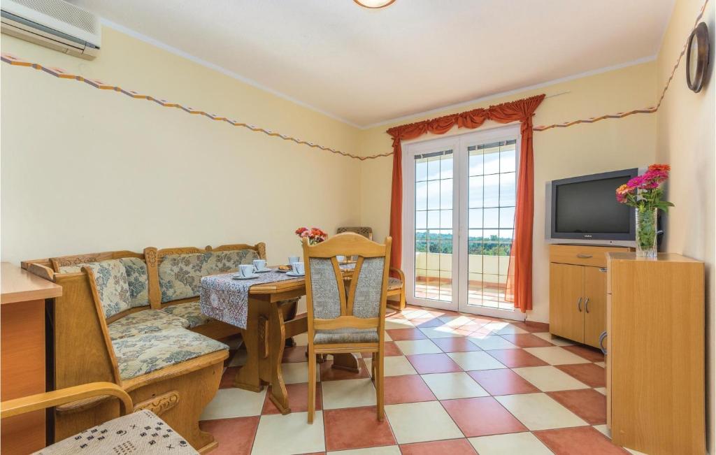 3 Bedroom Beautiful Apartment In Labin photo 2