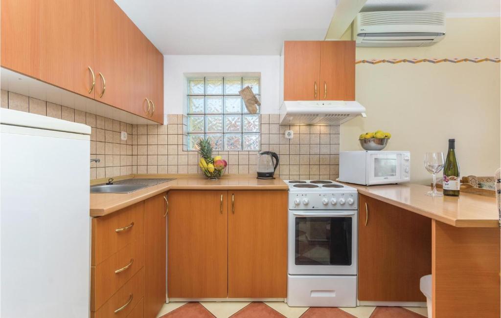 3 Bedroom Beautiful Apartment In Labin photo 3