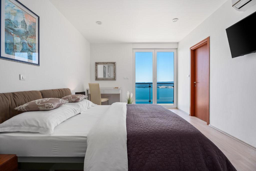Seaview Villa Matea with 4 en-suite Bedrooms photo 2