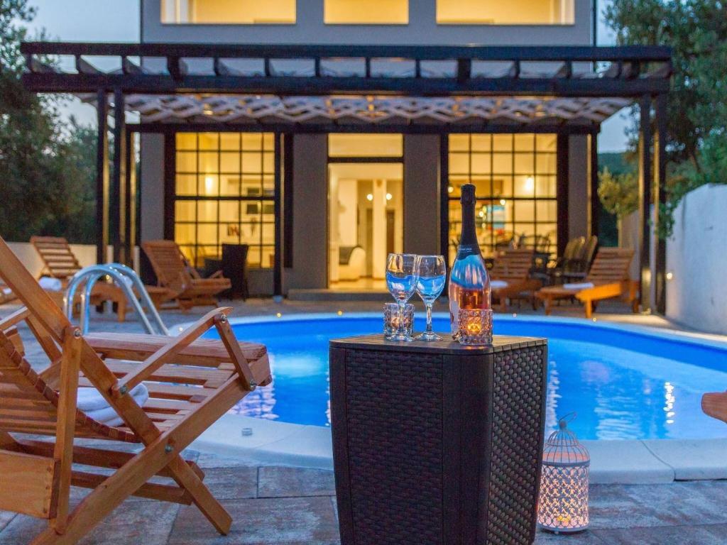 MY DALMATIA - Seaside villa Marin with private heated pool photo 2