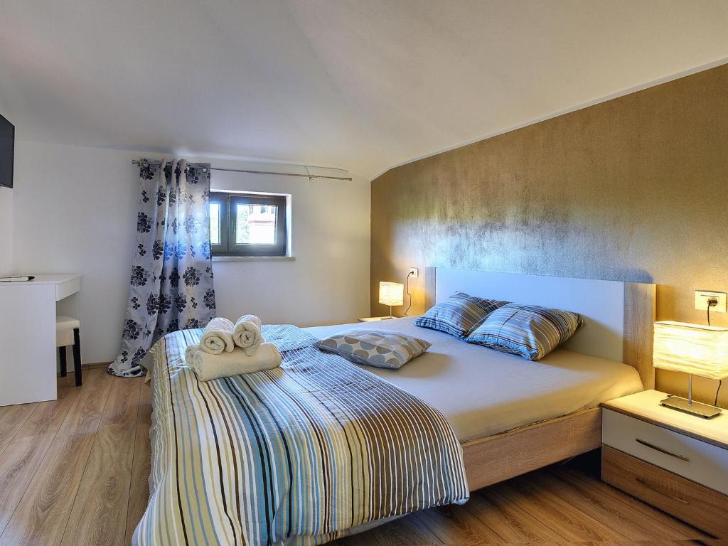 Villa in Rovinj with Private Pool and Sea Nearby photo 2