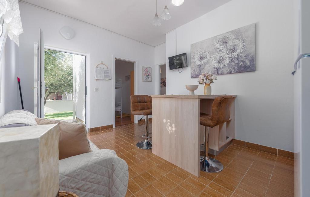 Amazing Apartment In Povljana With House Sea View photo 3