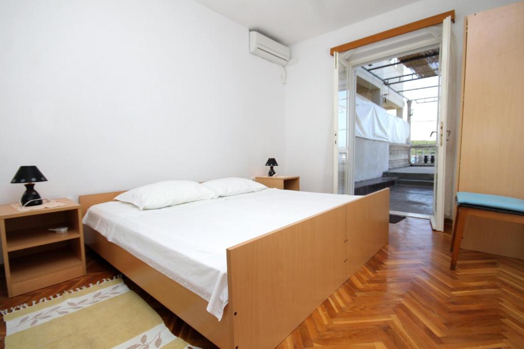 Apartments and rooms by the sea Molunat photo 2