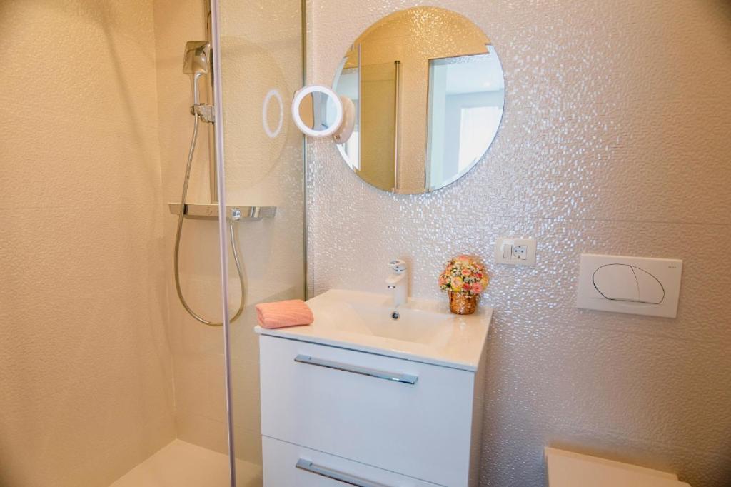 Rose Gold Rooms & Studio with balcony photo 3