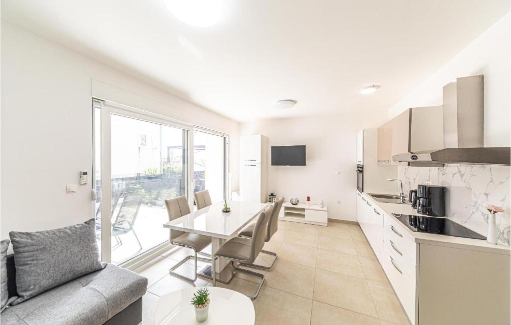 Lovely Apartment In Seget Donji photo 2