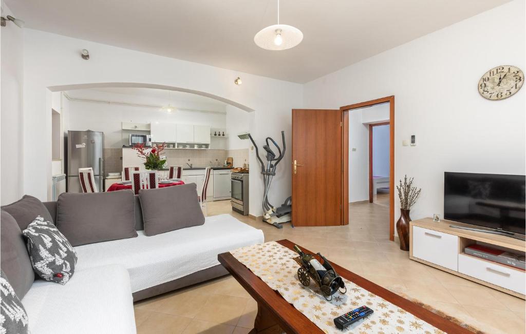 Cozy Apartment In Kostrena photo 3
