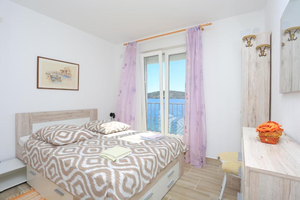 Apartments by the sea Rogoznica - 13012 photo 2