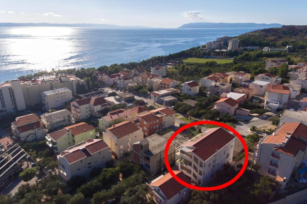 Apartments with a parking space Tucepi — photo 1