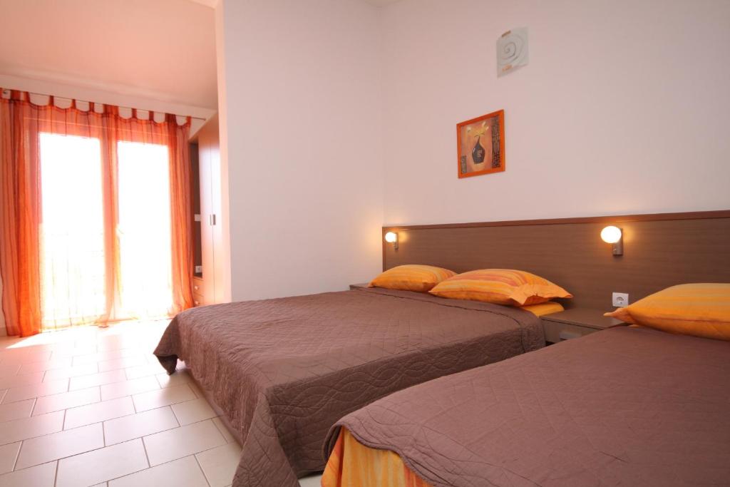 Apartments with a parking space Tucepi photo 2