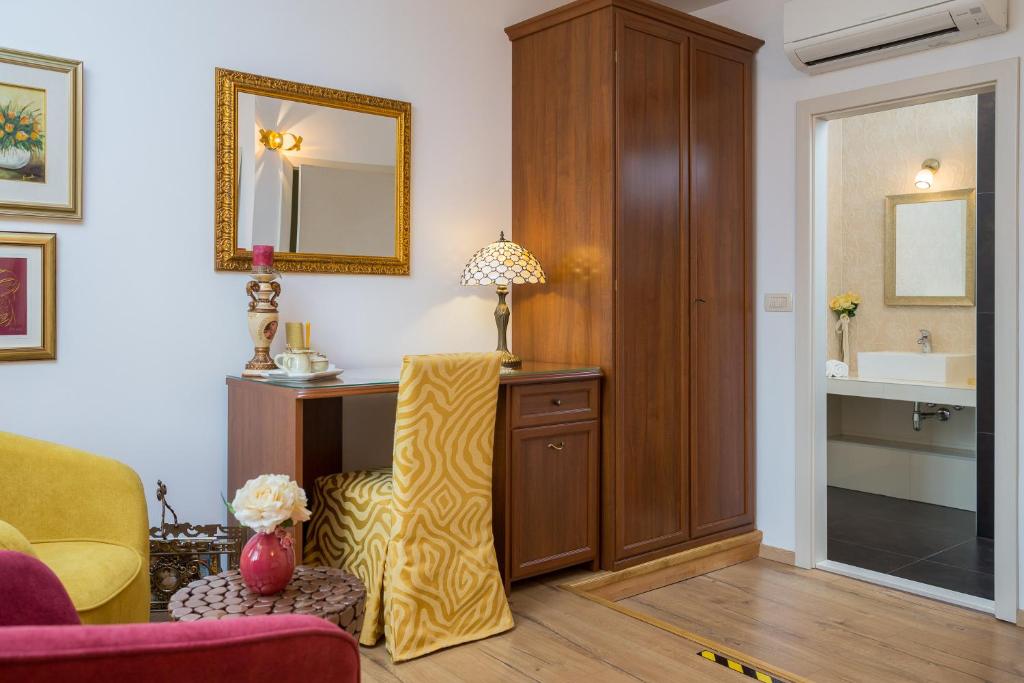 Romantic Luxury Rooms photo 3