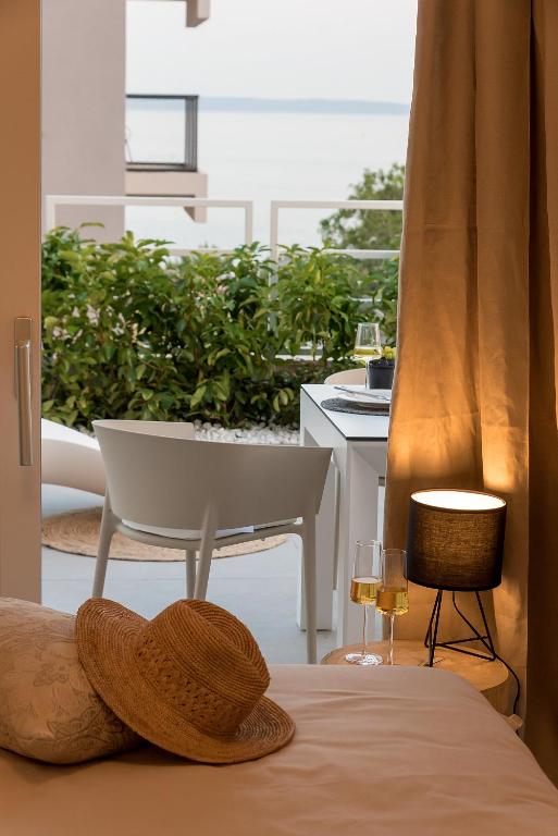 The Pleasurist- with PRIVATE heated POOL and TERRACE photo 2