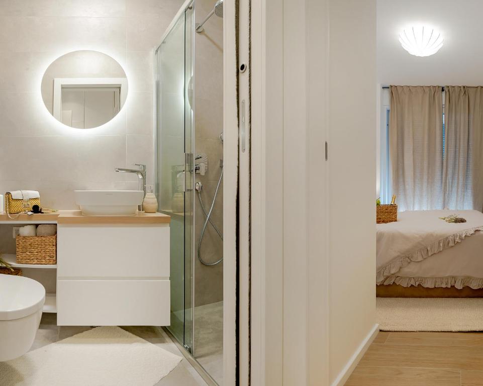 The Pleasurist- with PRIVATE heated POOL and TERRACE photo 3