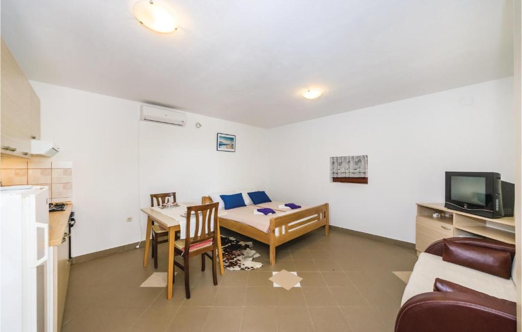 Awesome Apartment In Vrana With Wifi photo 3
