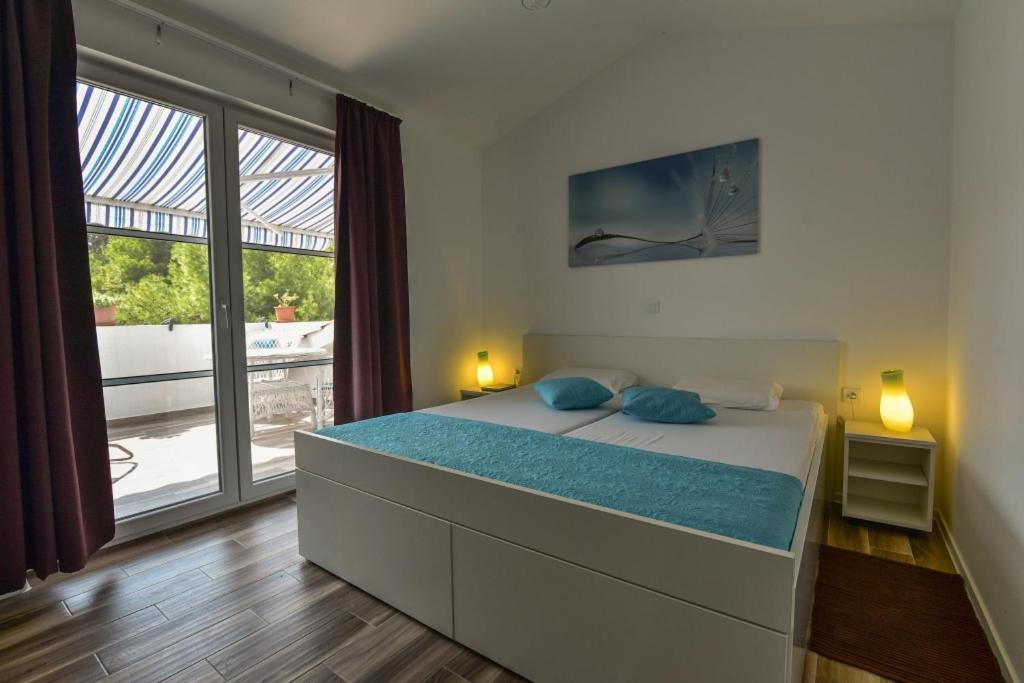 Studio Apartment in Vir with Terrace photo 2