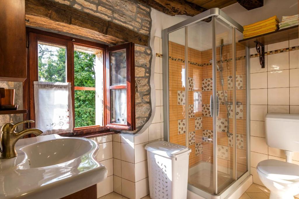 Rustic Villa Marija with panoramic view in Zrenj photo 3