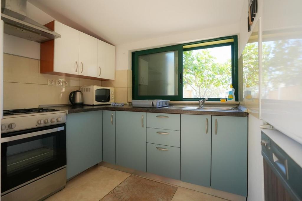 Seaside holiday house Turanj photo 3