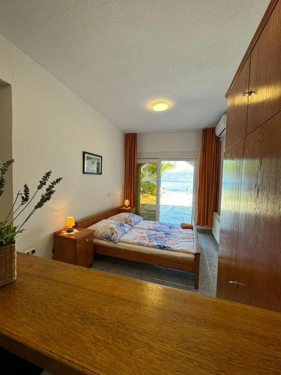 Apartments by the sea Slatine photo 2