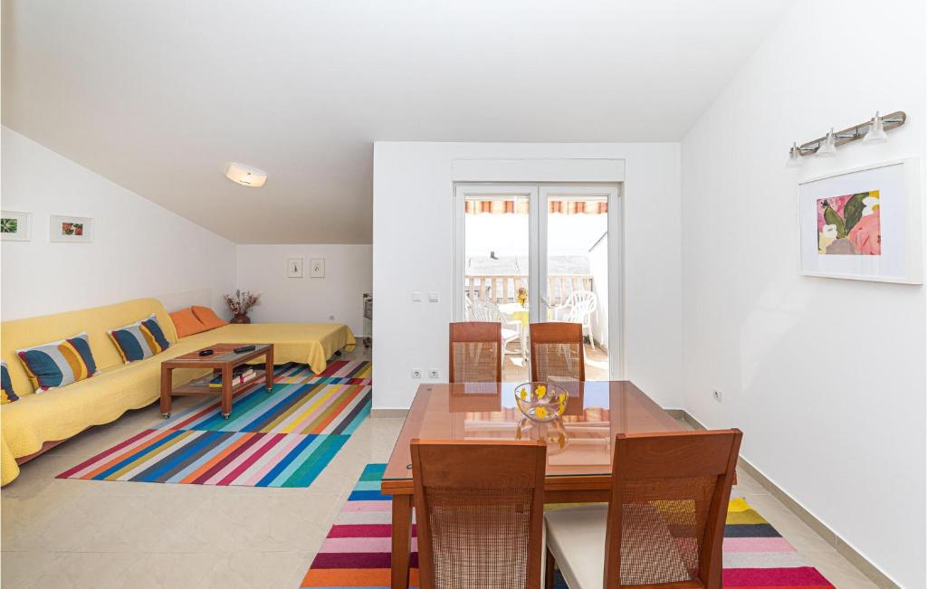1 Bedroom Awesome Apartment In Makarska photo 3