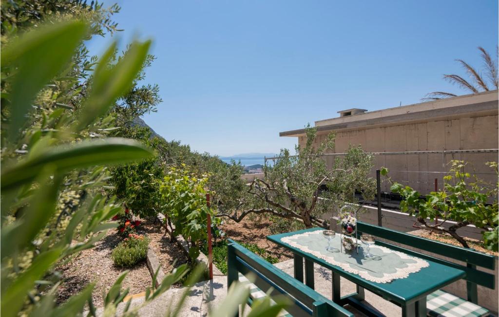 Three-Bedroom Apartment In Makarska photo 2