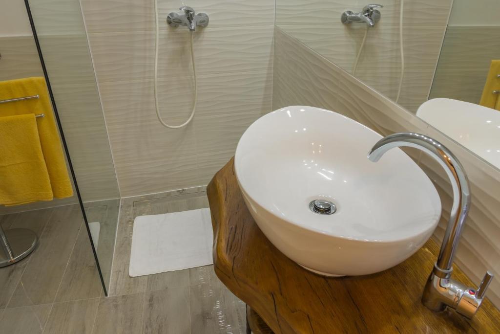 Apartments with WiFi Rijeka - 15901 photo 3