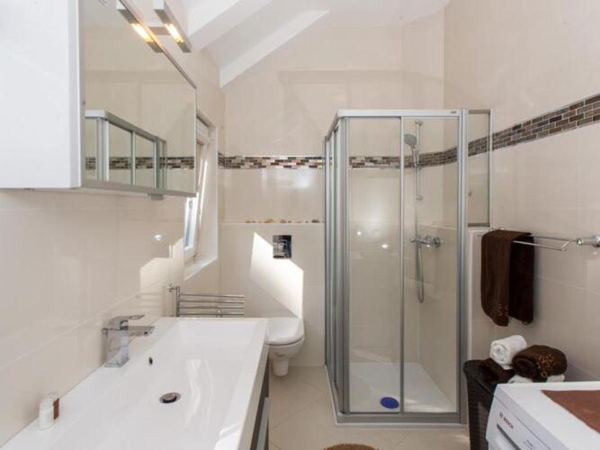 Mali Skoj Apartment - Two-Bedroom Apartment with Sea View photo 3