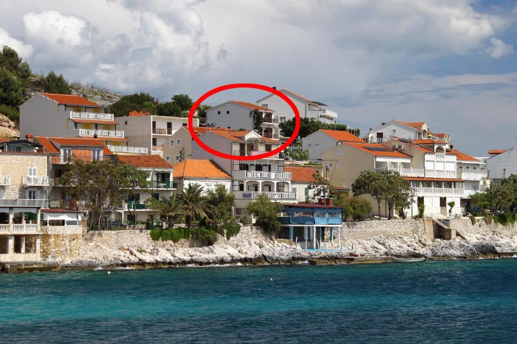 Apartments by the sea Milna — photo 1