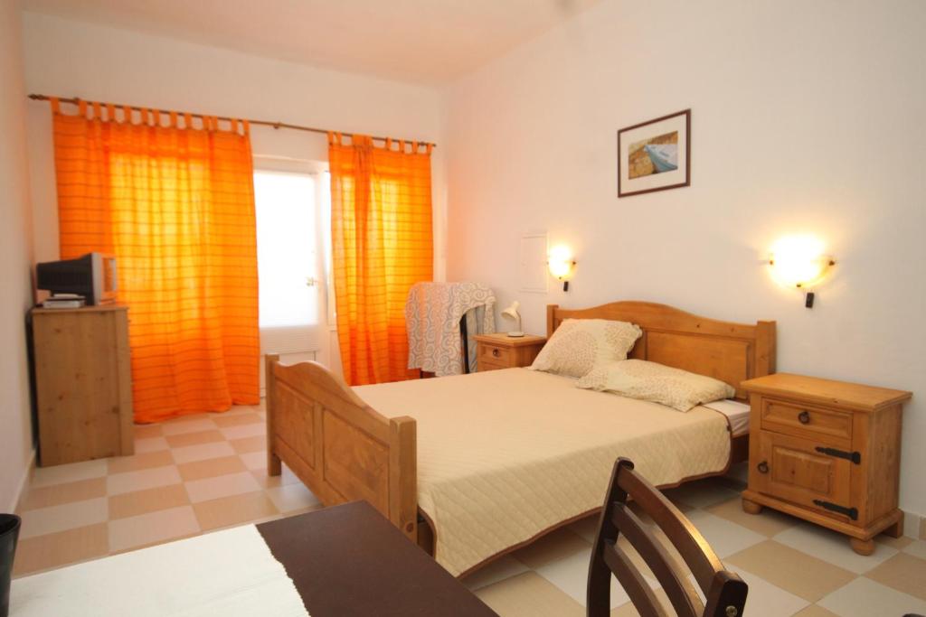 Apartments by the sea Milna photo 2