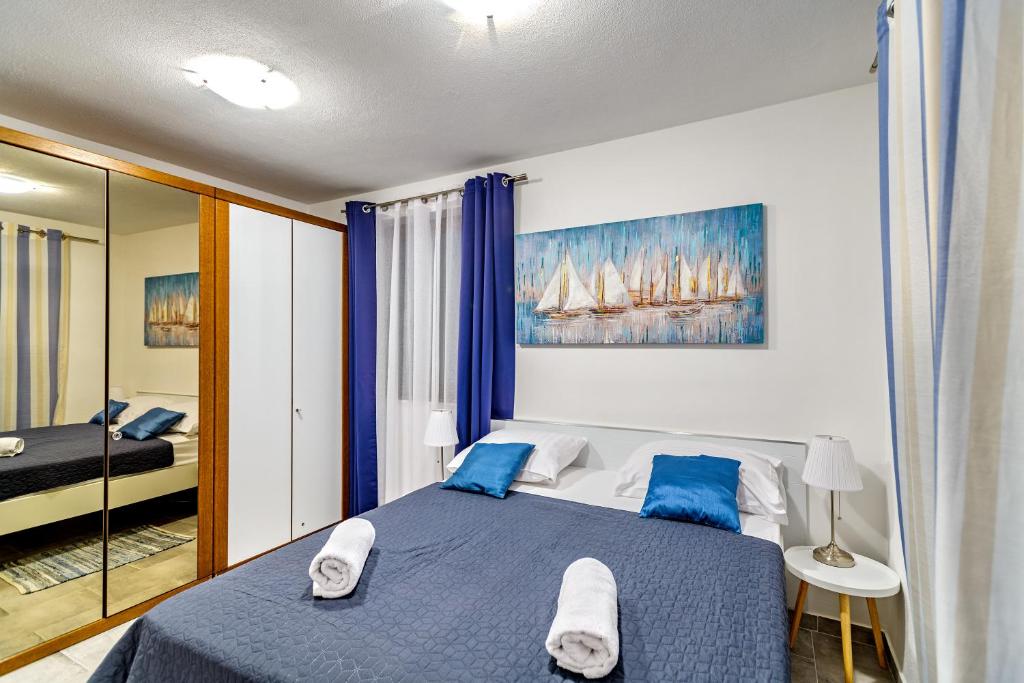 Sunny house photo 2