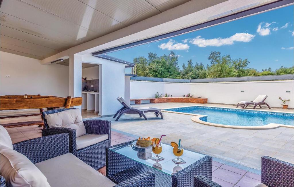 3 Bedroom Amazing Home In Sikici photo 2