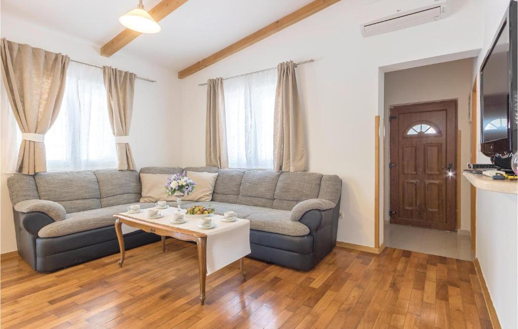 3 Bedroom Amazing Home In Sikici photo 3