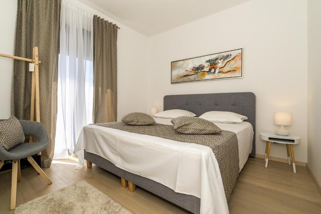Seaside apartments with a swimming pool Rastici photo 2
