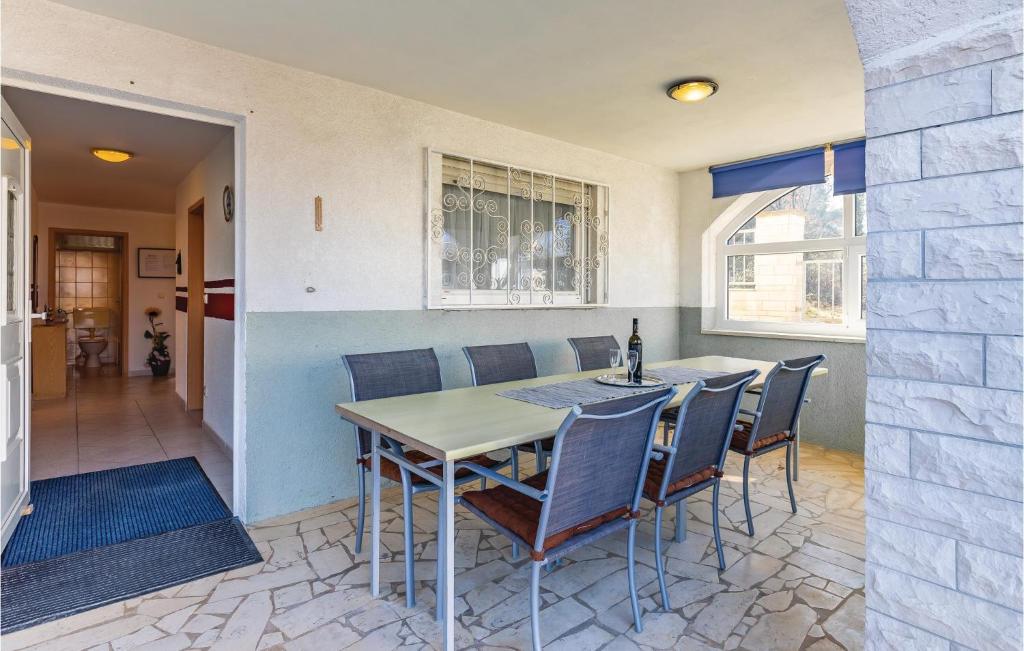 3 Bedroom Awesome Apartment In Pavicini photo 2
