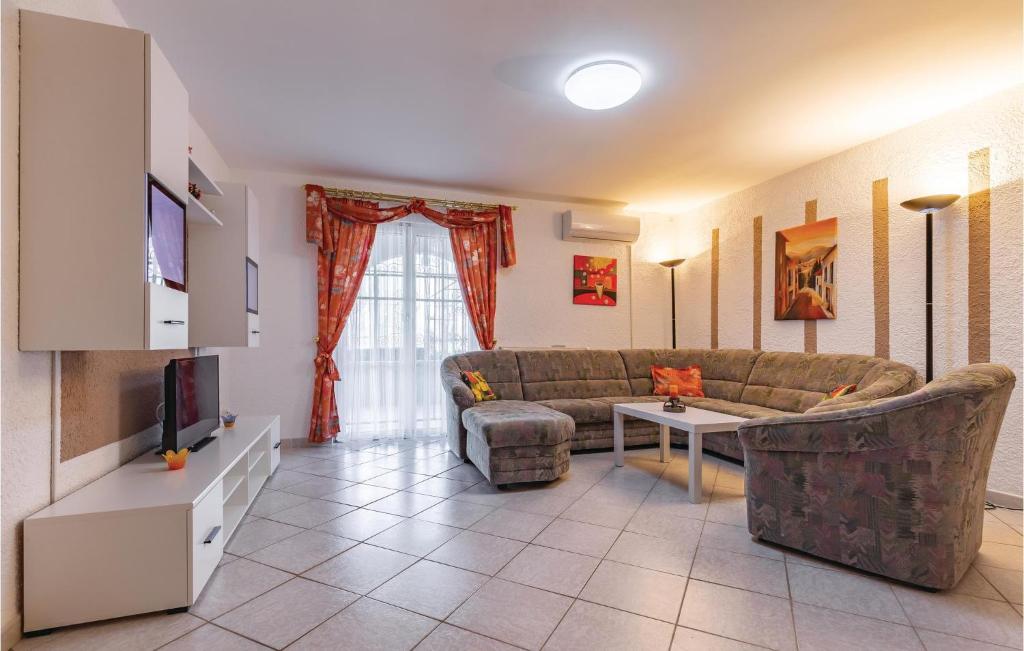 3 Bedroom Awesome Apartment In Pavicini photo 3