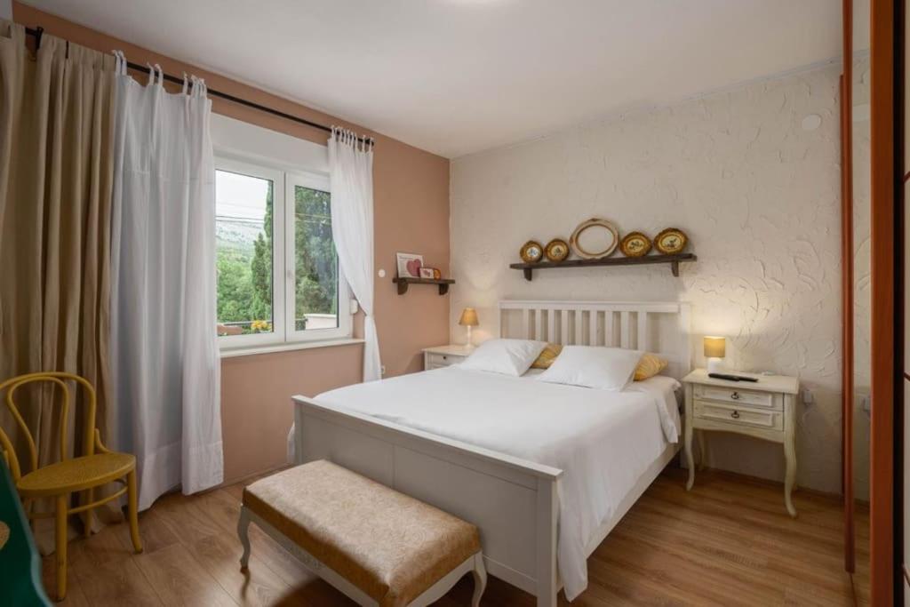 Holiday House near Split with heated pool photo 2