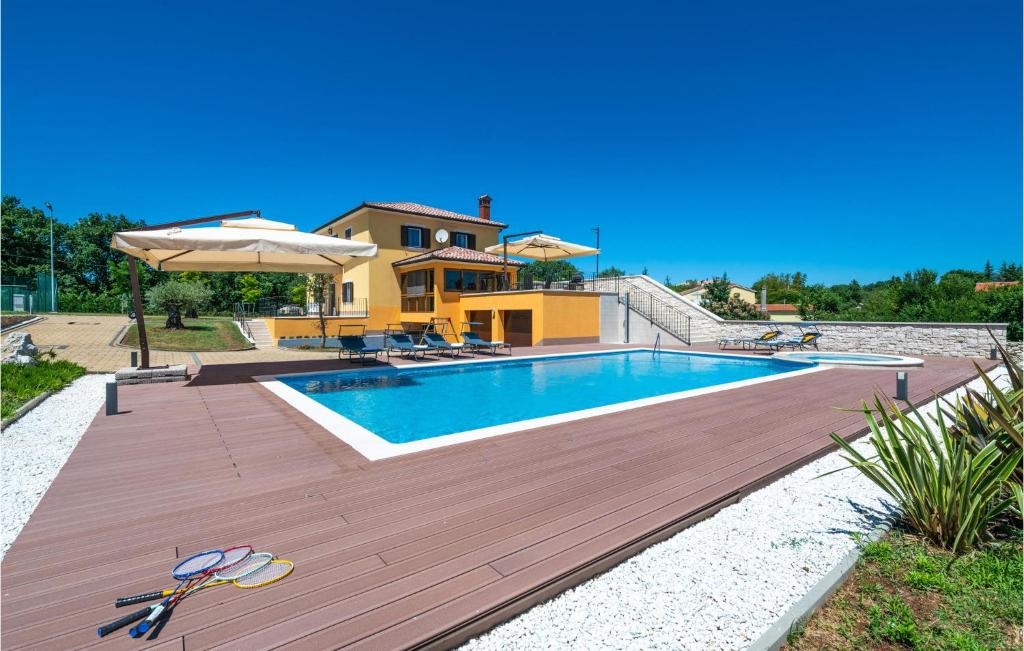 Awesome Home In Sumber — photo 1