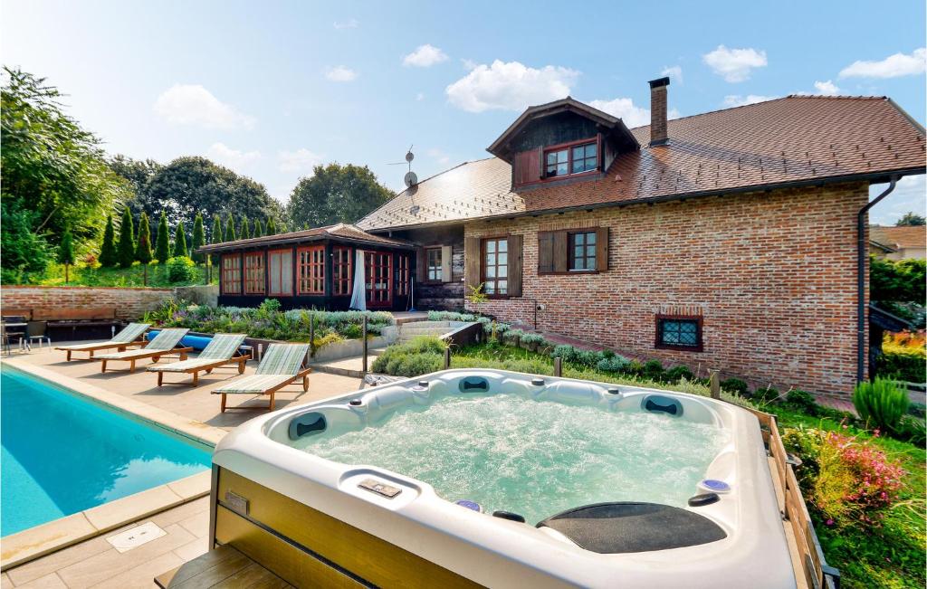 Gorgeous Home In Ludbreg With Sauna photo 2