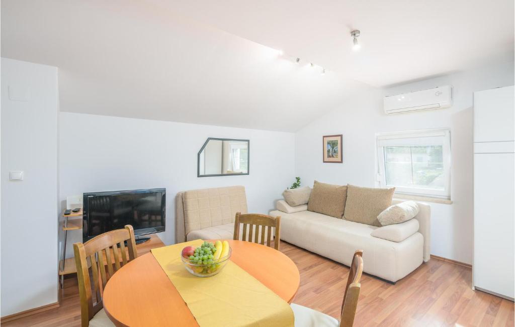 Cozy Apartment In Malinska Dubasnica photo 3