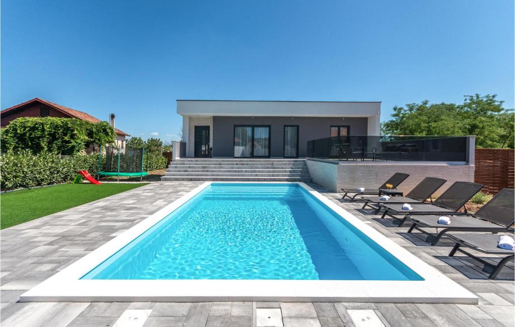Beautiful Home In Rastane Donje — photo 1