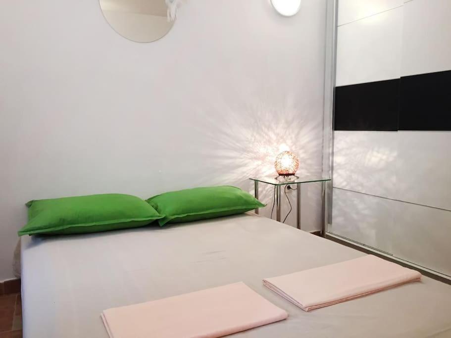 Spektar - Three-bedroom House with Grill in City Center photo 2