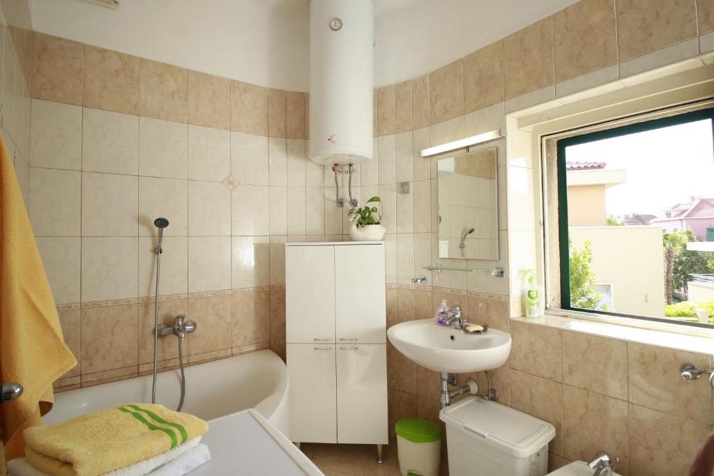 Spacious apartment in the center photo 3