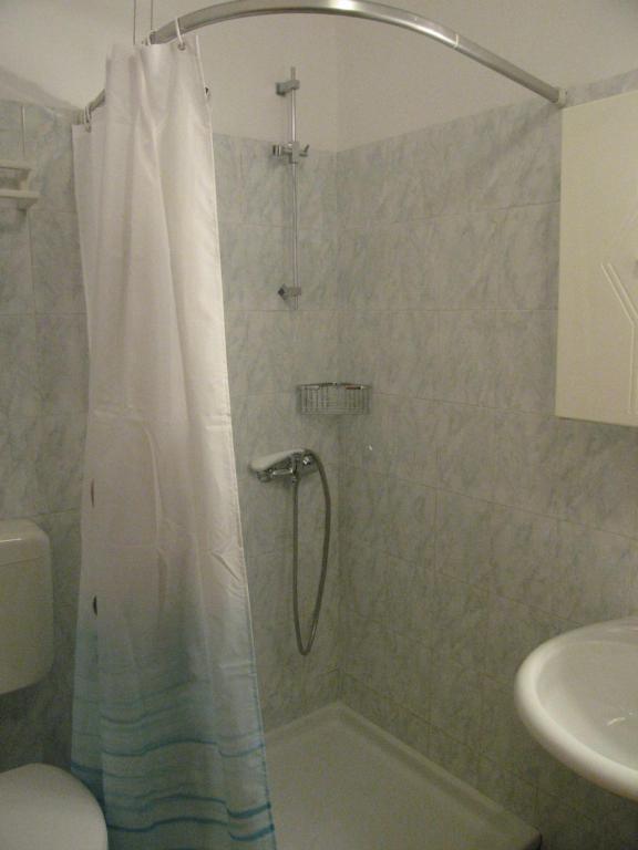 room 1 photo 3