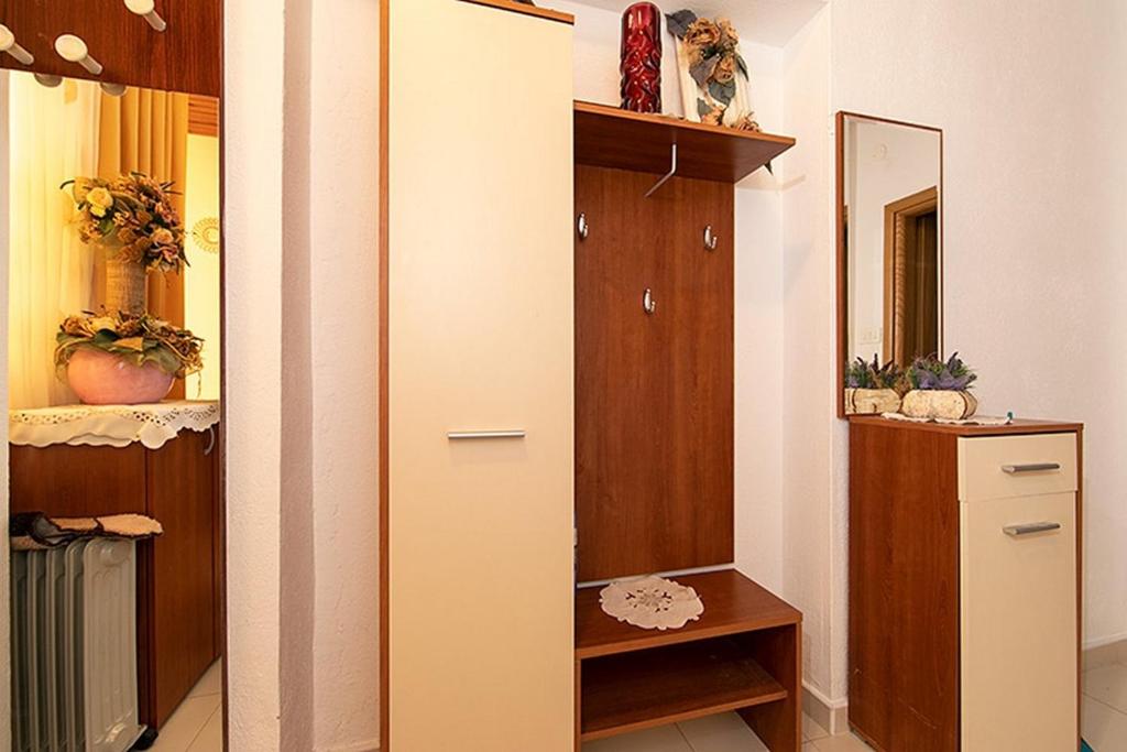 Apartments with parking space Tucepi photo 3