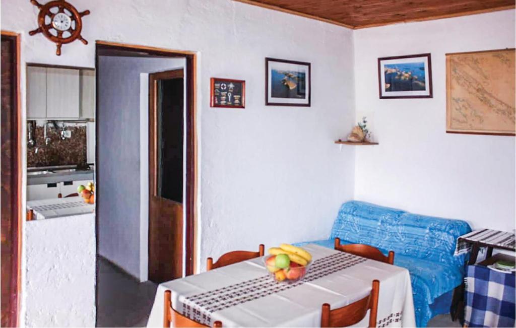 Four-Bedroom Holiday Home In Kornati photo 3