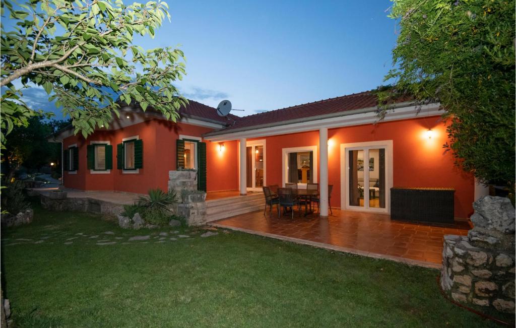 Three-Bedroom Holiday Home In Grubine photo 2