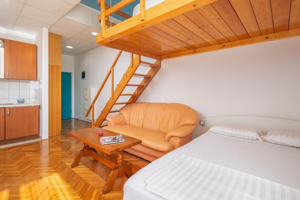 Tina Apartment in Town Centre with Free Parking photo 2