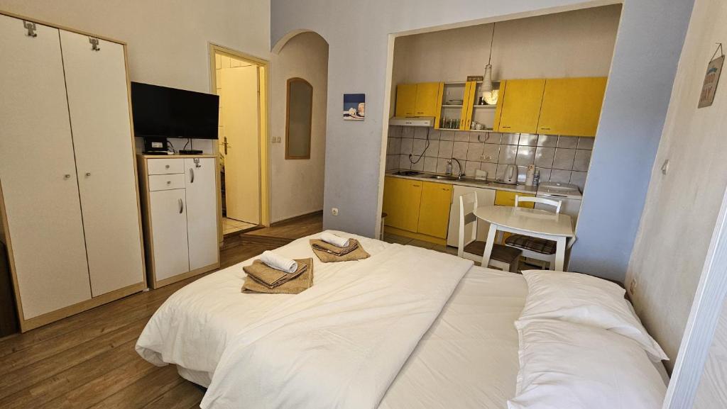 Studio apartment KIKI for 2 photo 3